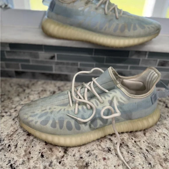 Adidas Yeezy Boost 350 V2 Sneakers